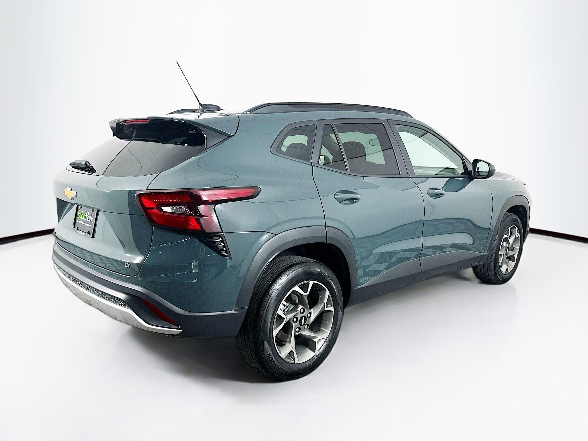 Used 2025 Chevrolet Trax LT w/ LT Convenience Package image 9