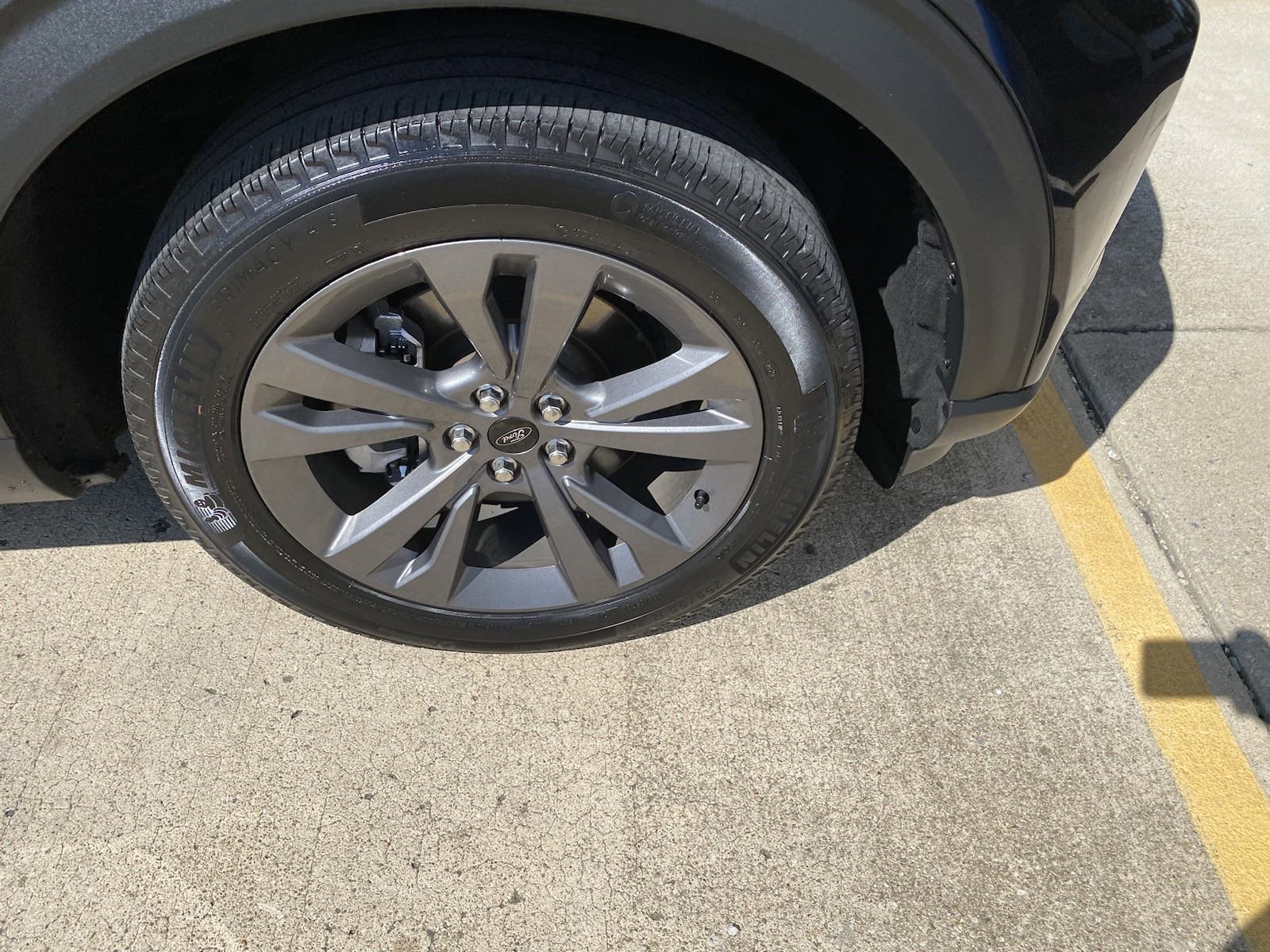 Used 2021 Ford Explorer XLT w/ Equipment Group 202A AWD/4WD image 2