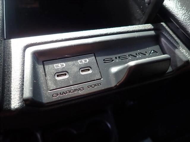 Used 2025 Toyota Sienna XLE Woodland Edition image 10