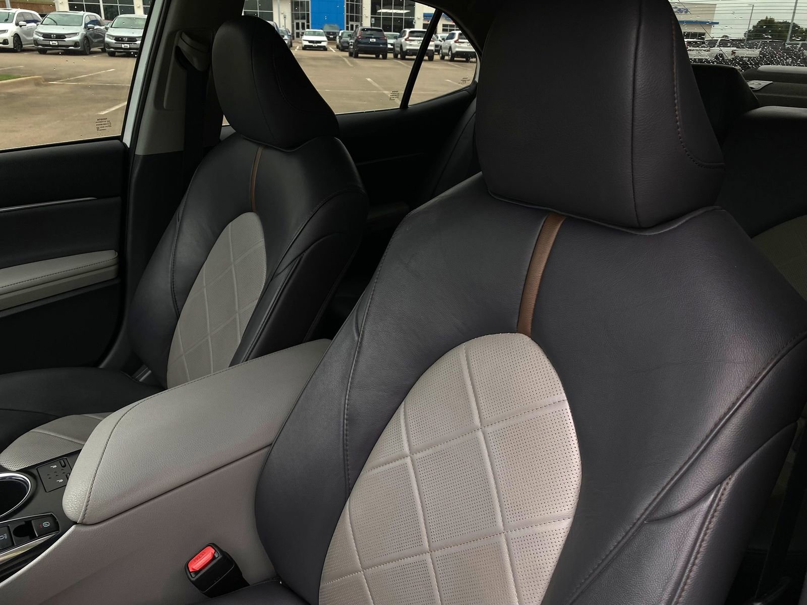 Used 2019 Toyota Camry XLE FWD image 12