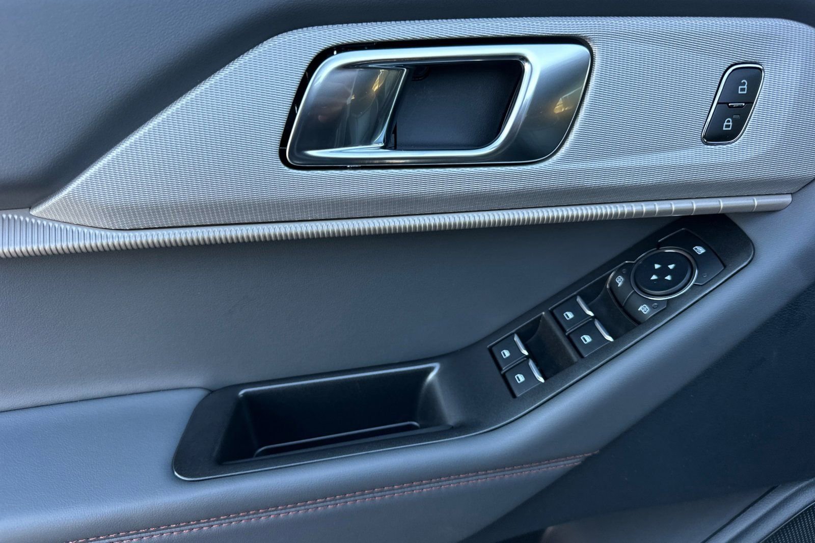 New 2026 Ford Explorer Active w/ Active Comfort Package RWD image 10