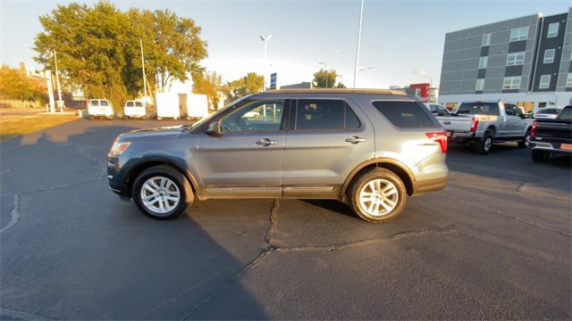 Used 2019 Ford Explorer XLT image 5