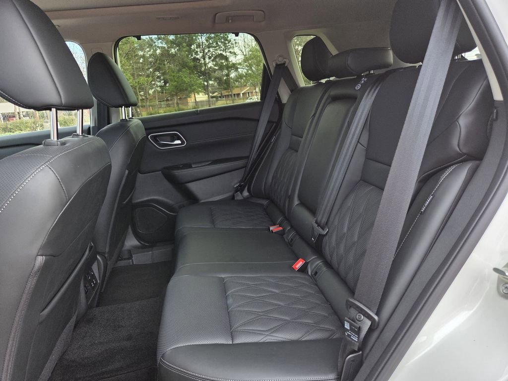 Certified 2025 Nissan Rogue Platinum w/ Tech Package image 17