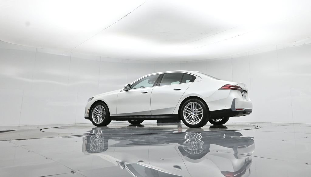 Used 2025 BMW 530i xDrive w/ Premium Package image 54