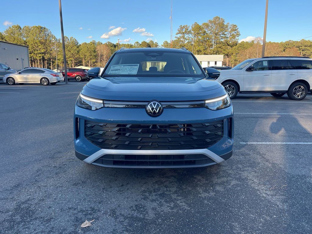 New 2026 Volkswagen Tiguan SE FWD image 3