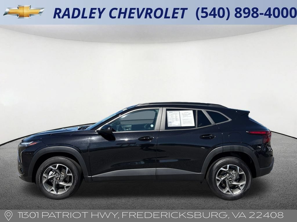 Certified 2025 Chevrolet Trax LT w/ LT Convenience Package FWD image 16