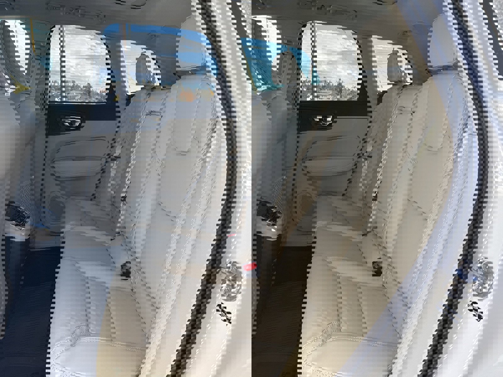 New 2026 Volvo XC60 B5 Ultra w/ Climate Package image 11