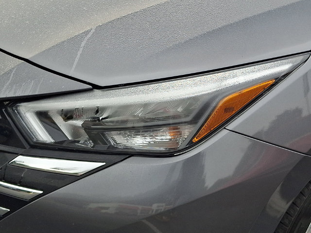 Used 2025 Nissan Versa SV FWD image 9
