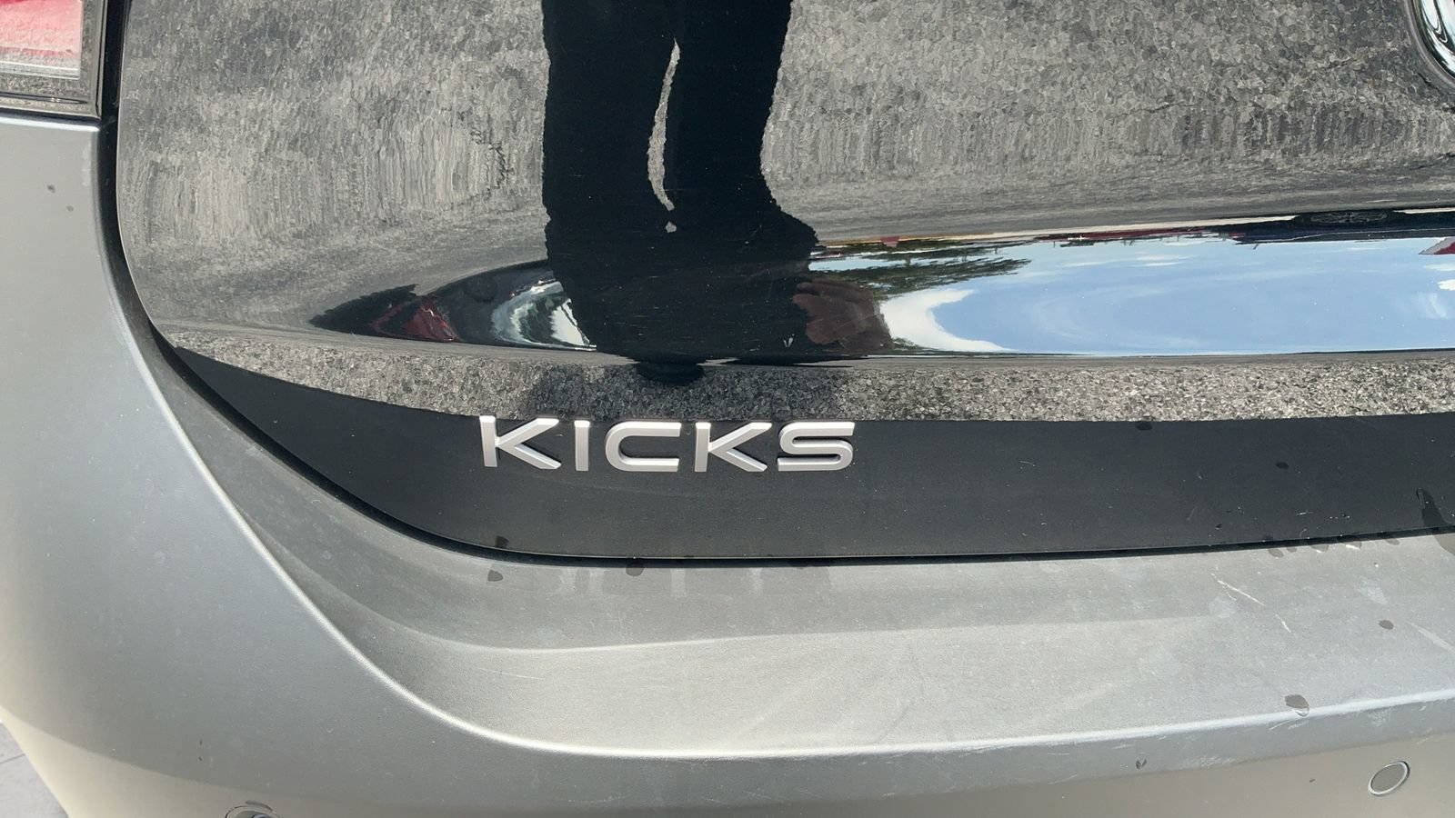 Certified 2025 Nissan Kicks SR FWD image 42