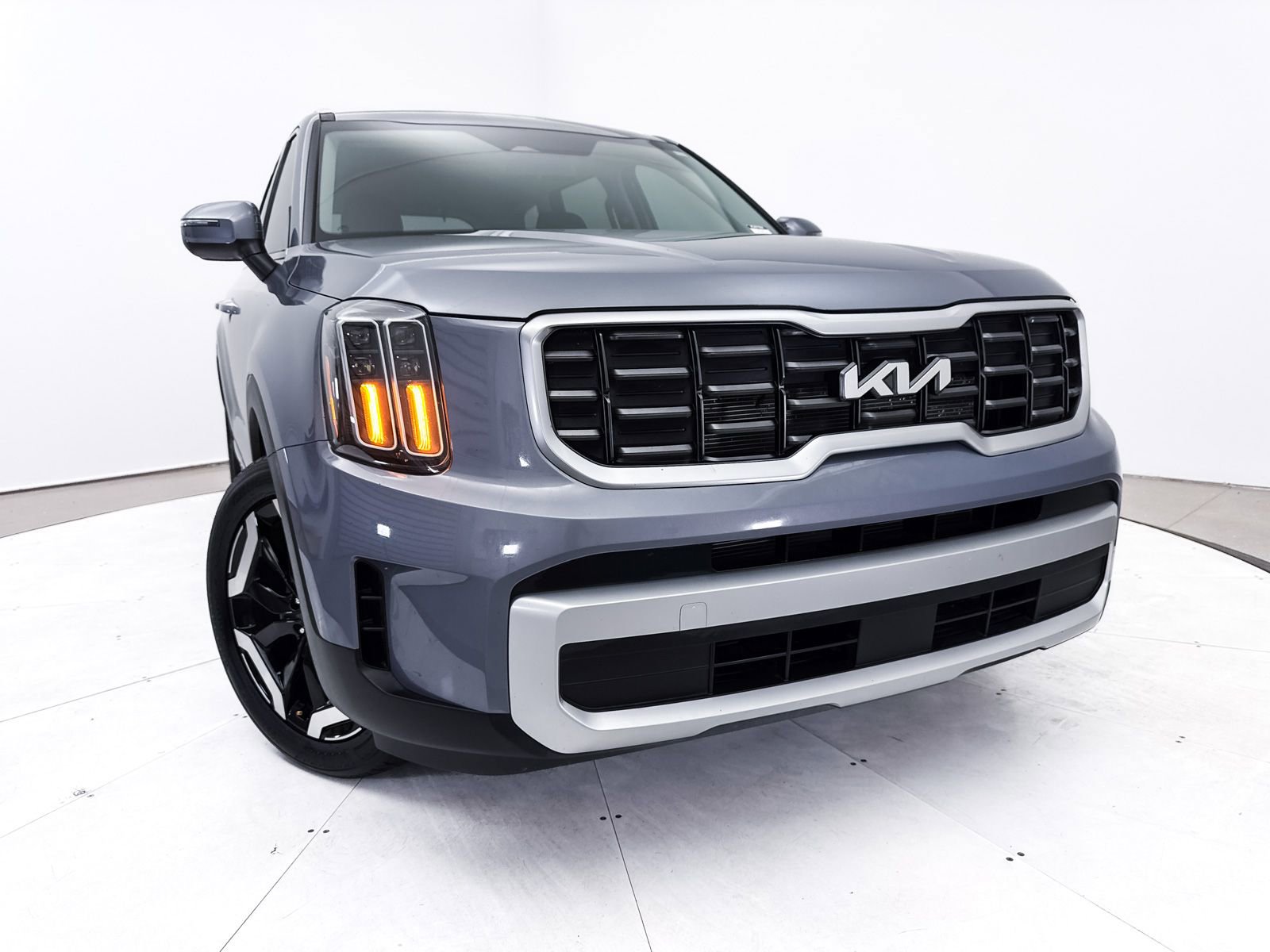 Used 2025 Kia Telluride S image 7