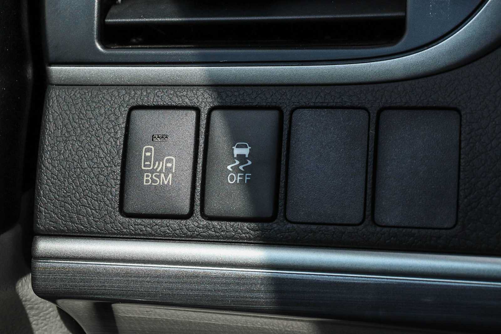 Used 2014 Toyota Camry XLE w/ Leather Package FWD image 33