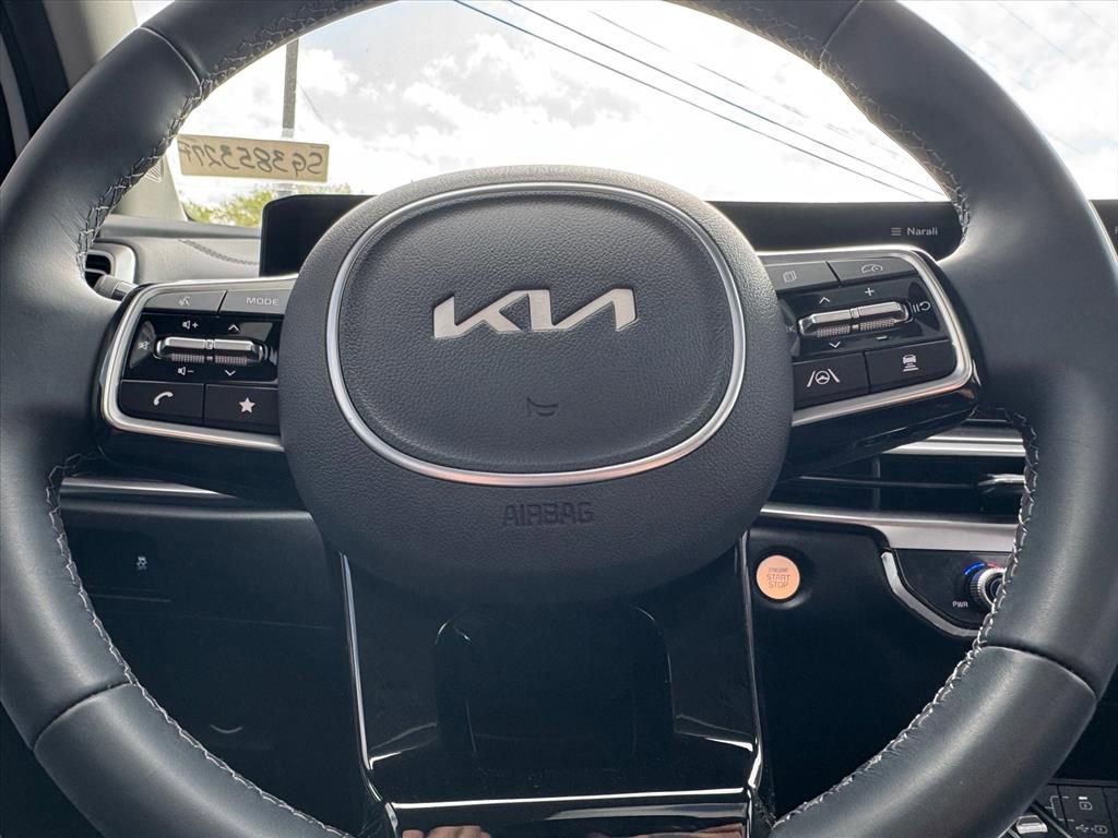 Certified 2025 Kia Sorento S w/ Panoramic Sunroof Package image 17