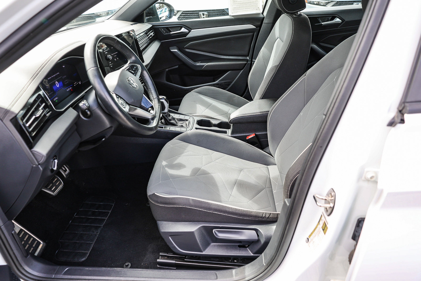 Used 2025 Volkswagen Jetta Sport FWD image 9