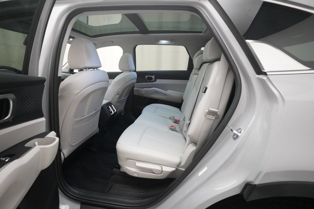 Used 2024 Kia Sorento S w/ Panoramic Sunroof Package AWD/4WD image 15