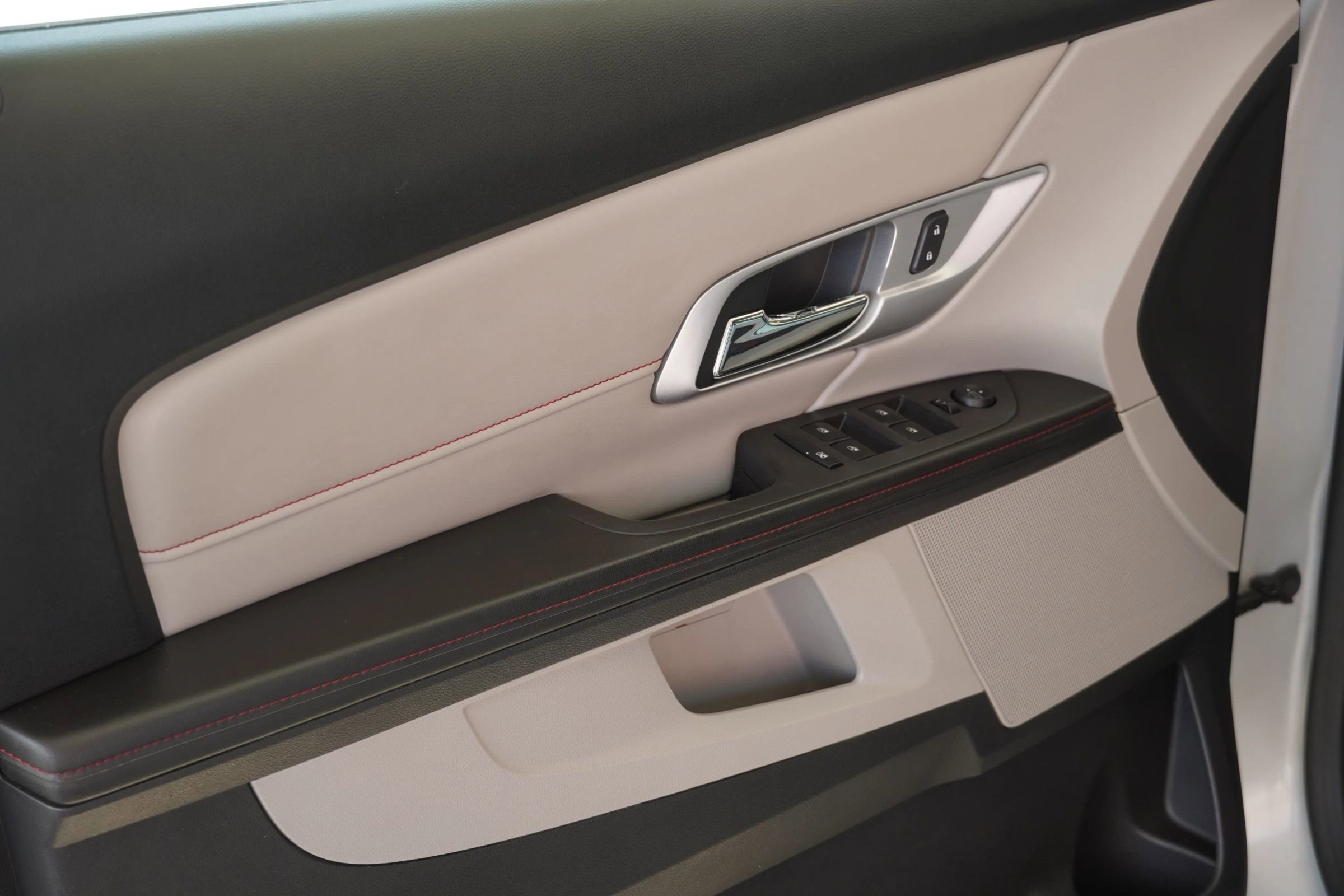 Used 2015 GMC Terrain SLE image 19