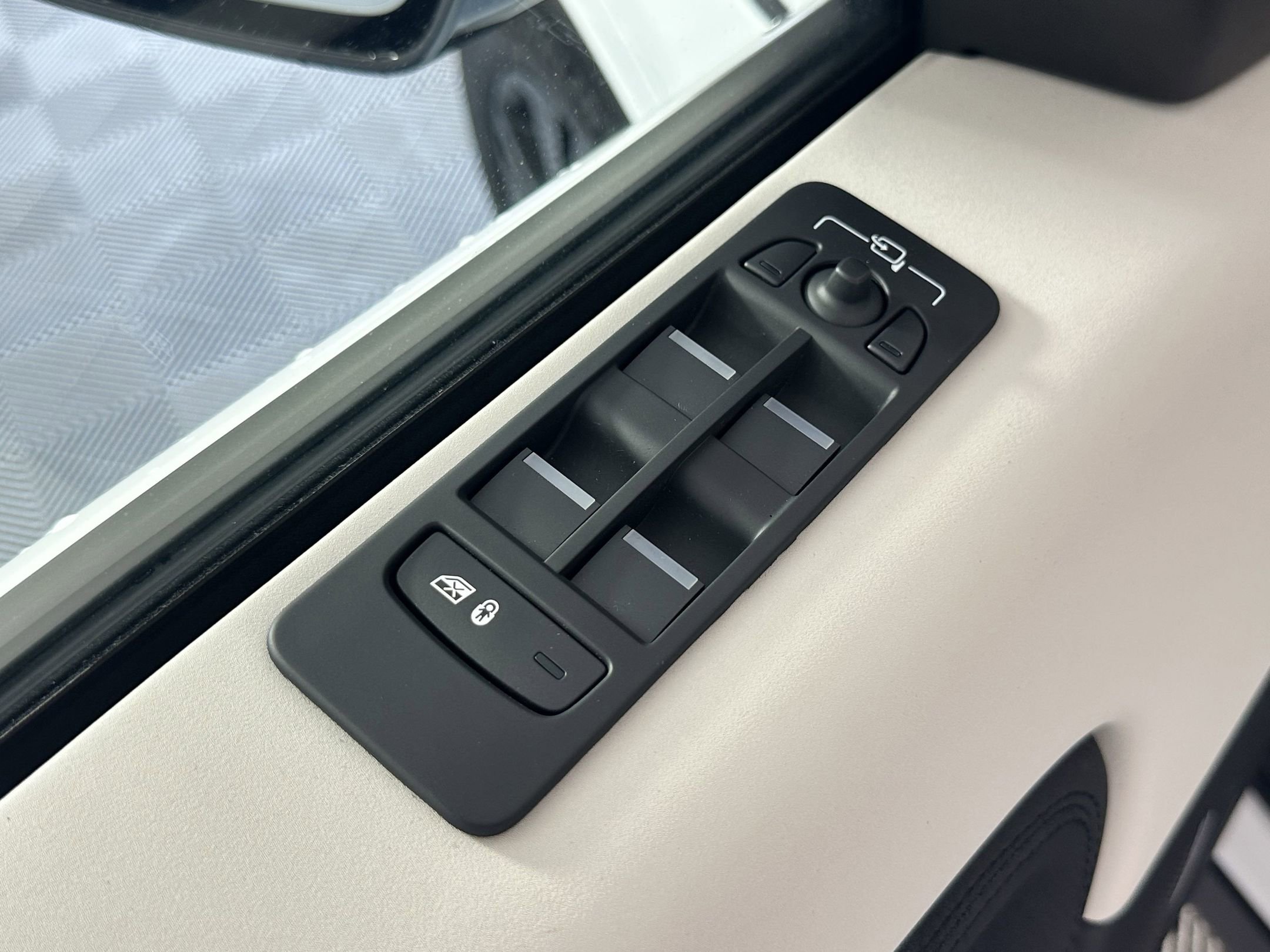 Certified 2025 Land Rover Discovery Sport S image 20