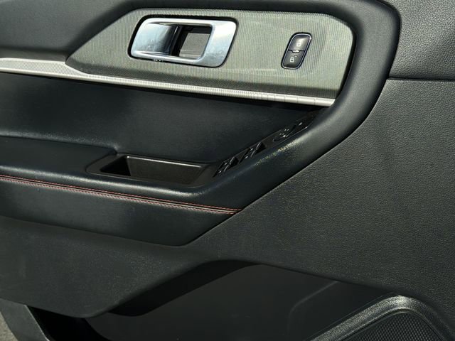 Used 2025 Ford Explorer ST-Line w/ ST-Line Street Pack AWD/4WD image 33