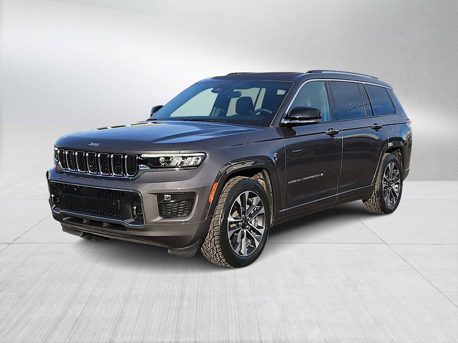 Used 2023 Jeep Grand Cherokee L Overland image 4