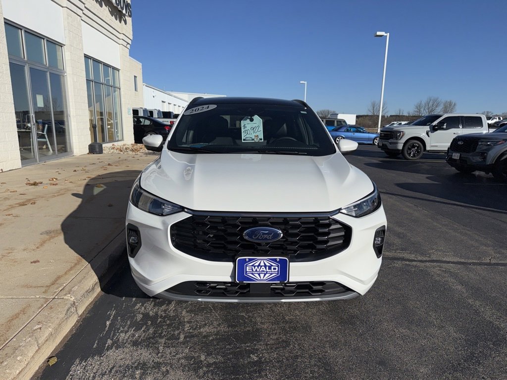 Used 2024 Ford Escape ST-Line Select w/ Tech Pack #2 image 3
