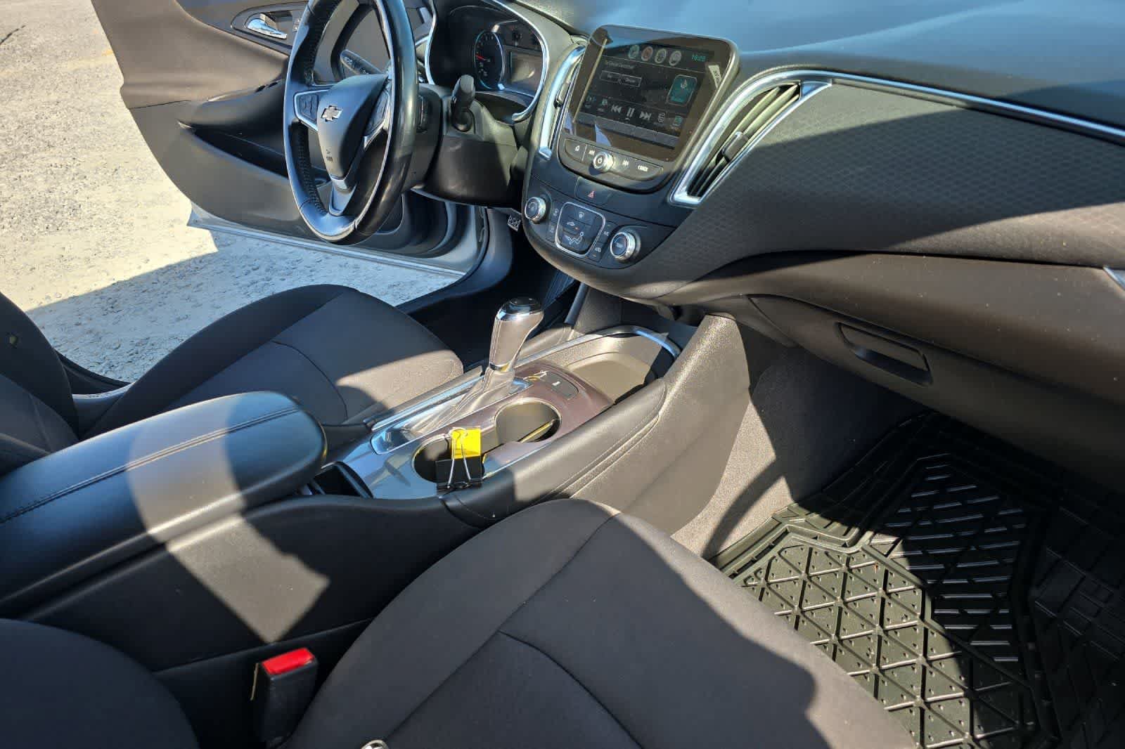 Used 2018 Chevrolet Malibu LT FWD image 17
