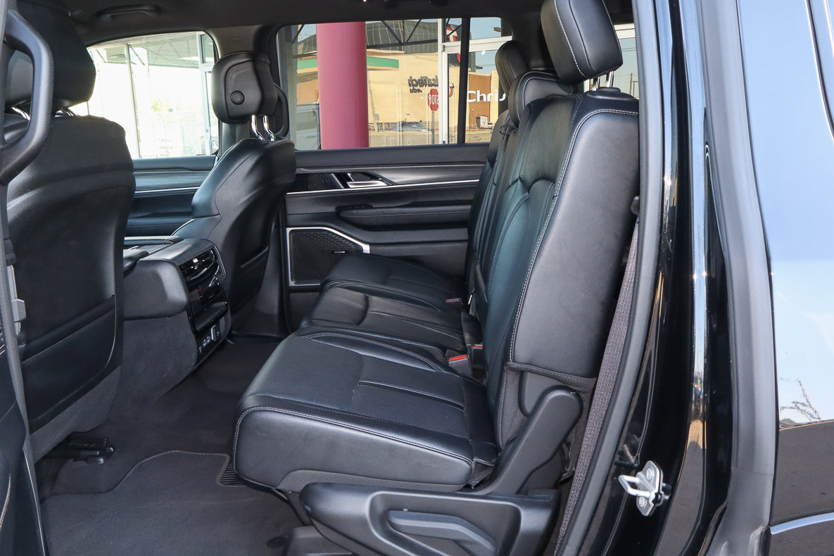Used 2024 Jeep Wagoneer Series II w/ Flexible Seating Group AWD/4WD image 8