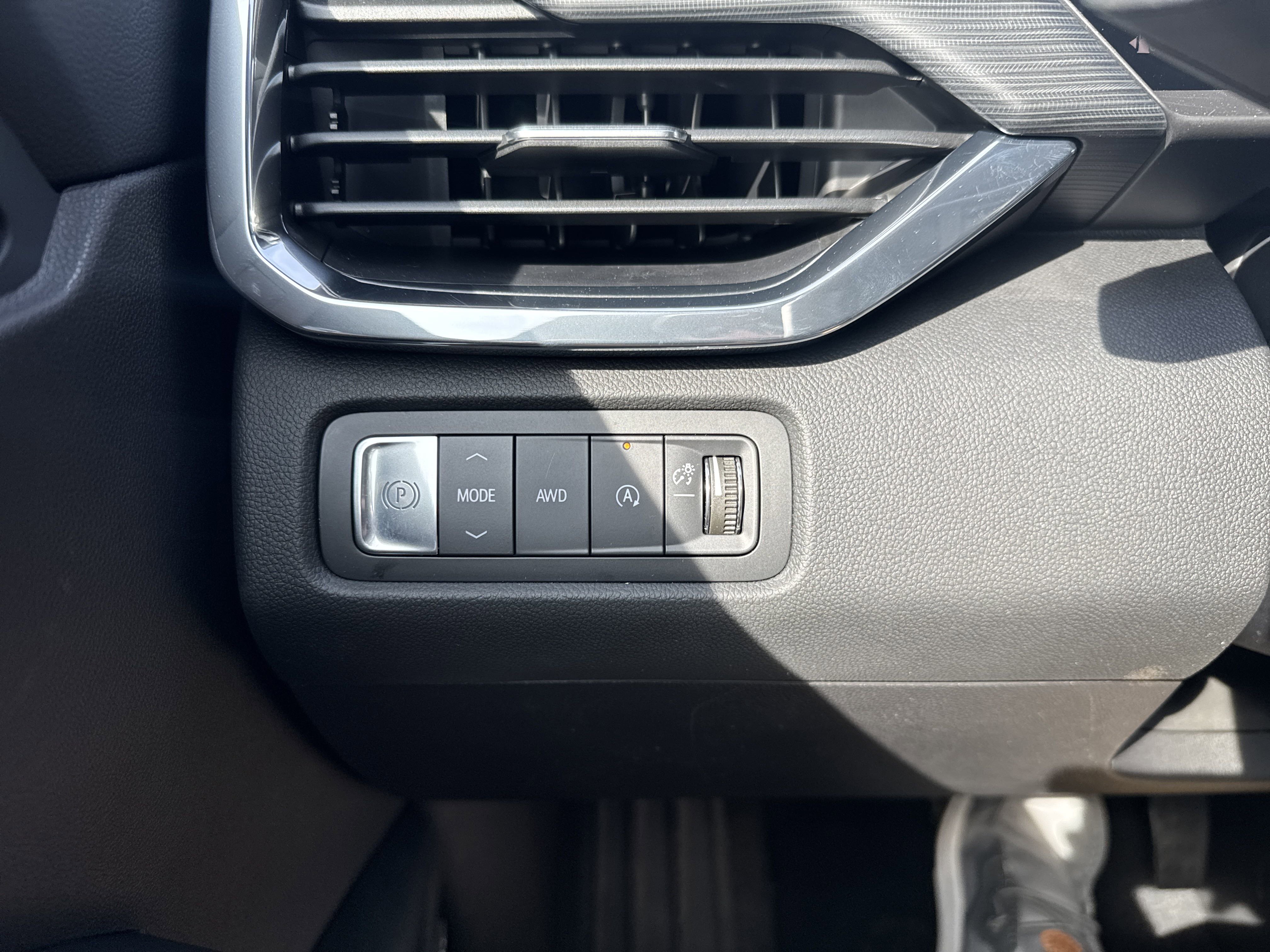 New 2025 GMC Acadia Elevation image 31