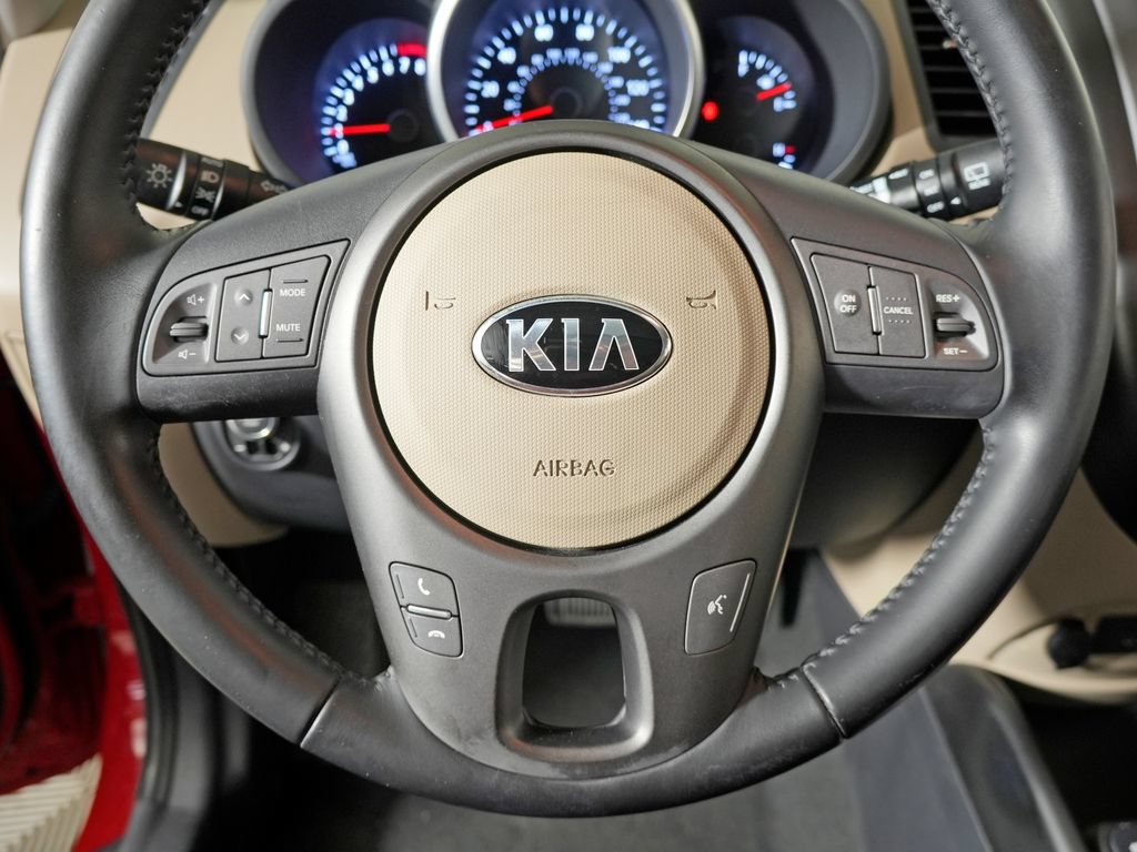 Used 2013 Kia Soul ! w/ Premium Pkg FWD image 21
