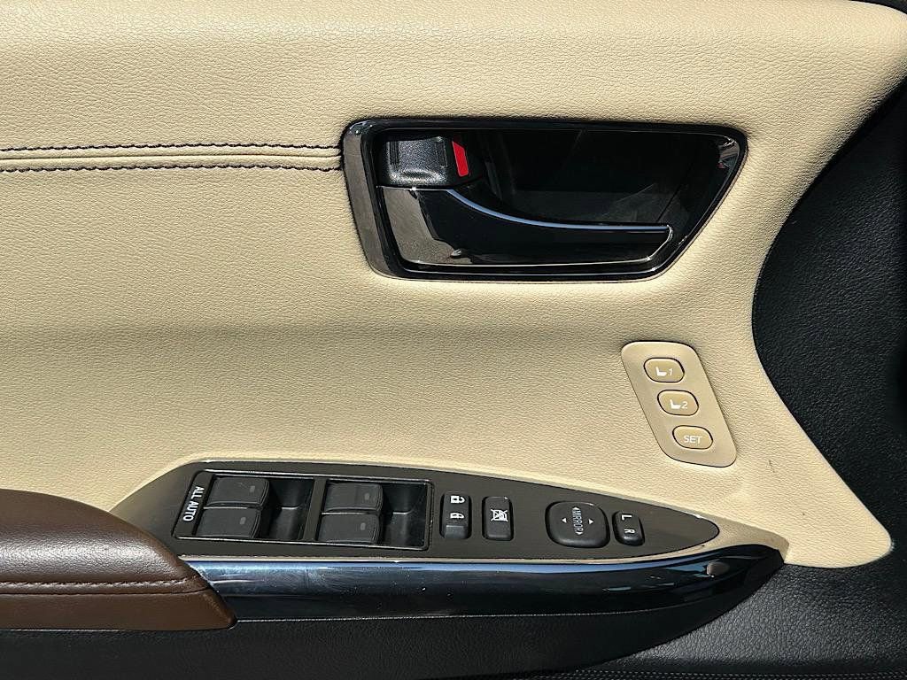Certified 2017 Toyota Avalon Limited FWD image 14