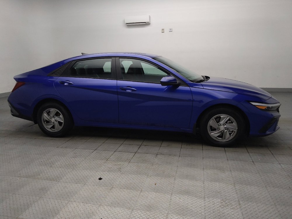Used 2025 Hyundai Elantra SE FWD image 11