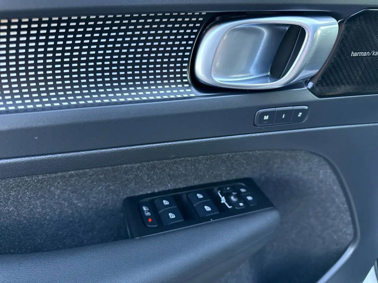 Used 2021 Volvo XC40 P8 Recharge w/ Climate Package image 18