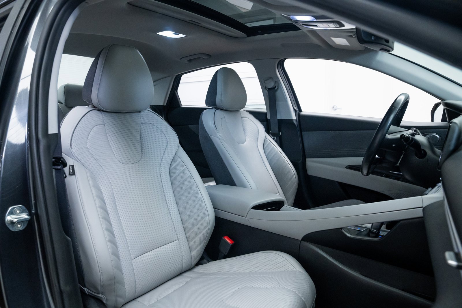 Used 2021 Hyundai Elantra Limited image 25