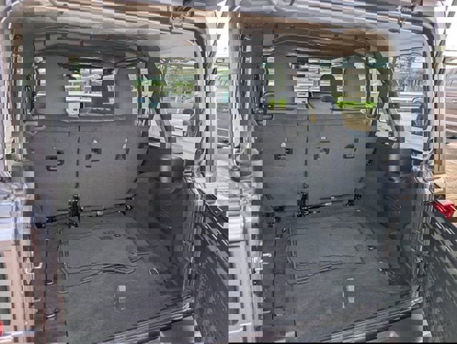 Used 2025 Jeep Wrangler Unlimited Rubicon image 29