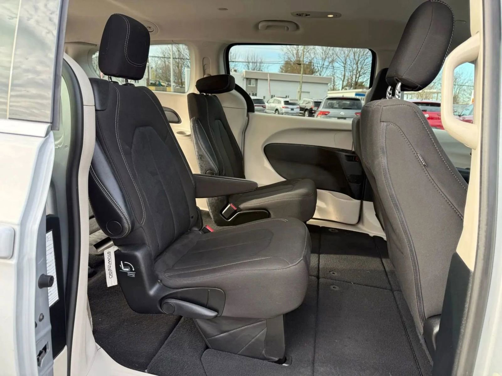 Used 2023 Chrysler Voyager LX image 21