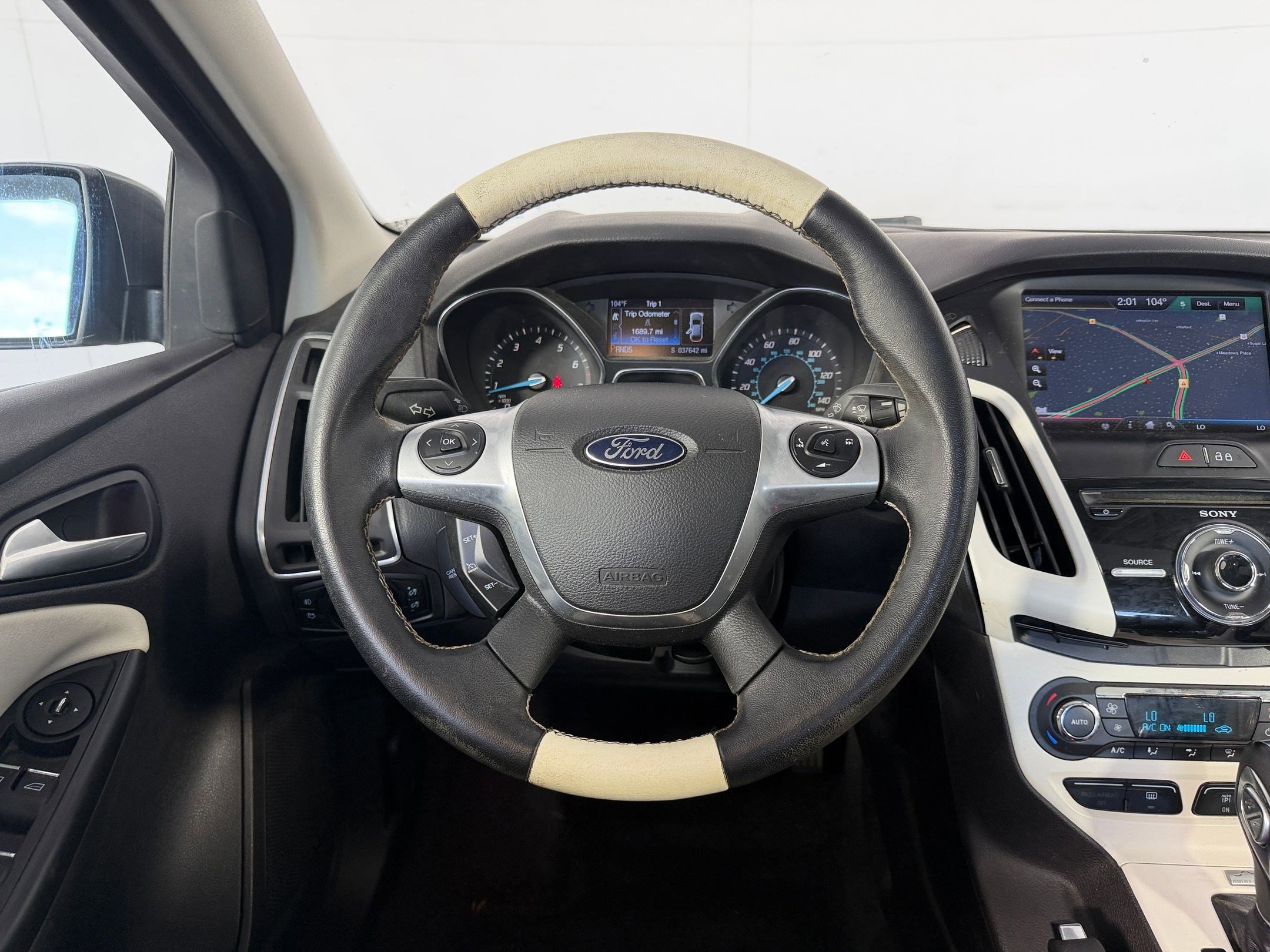 Used 2014 Ford Focus Titanium FWD image 27