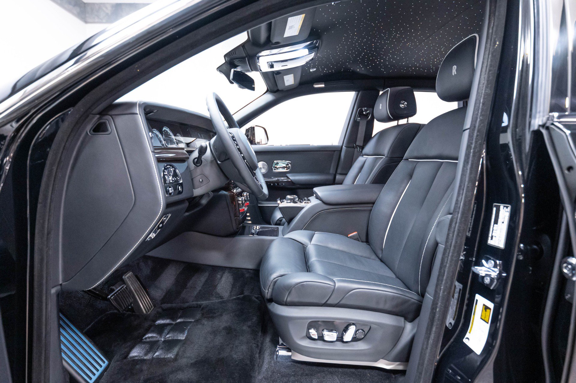 Used 2024 Rolls-Royce Phantom Sedan w/ The Phantom Package RWD image 10
