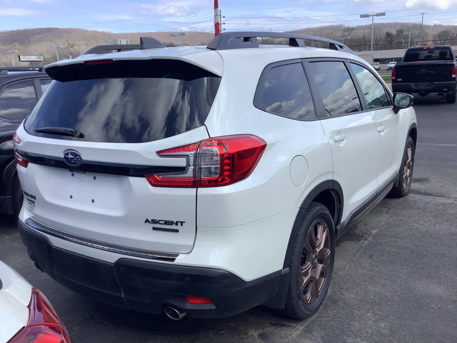 Used 2025 Subaru Ascent Bronze Edition image 2