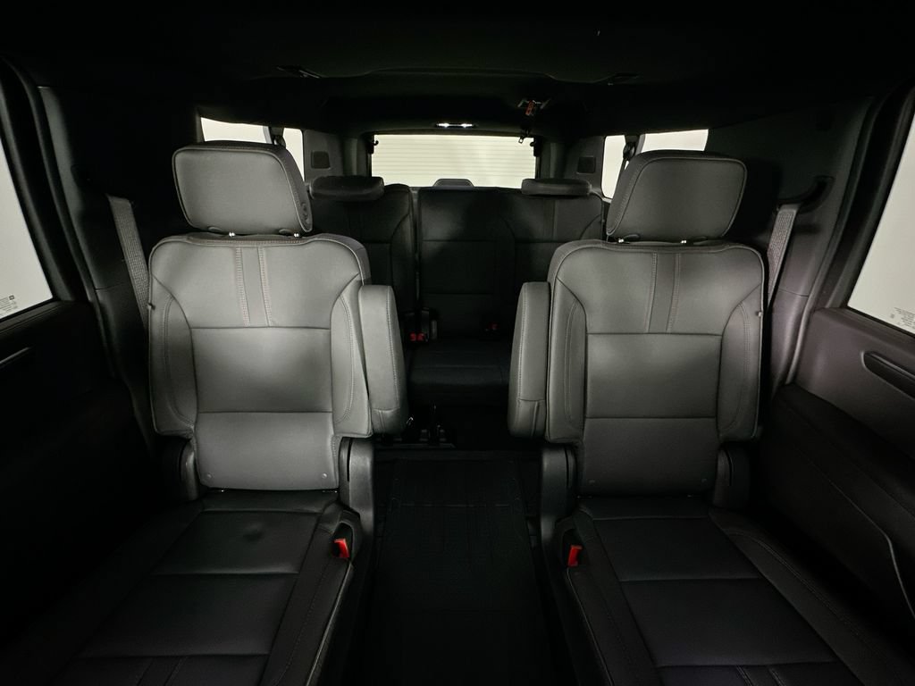 Used 2026 Chevrolet Suburban RST w/ Comfort Package AWD/4WD image 13