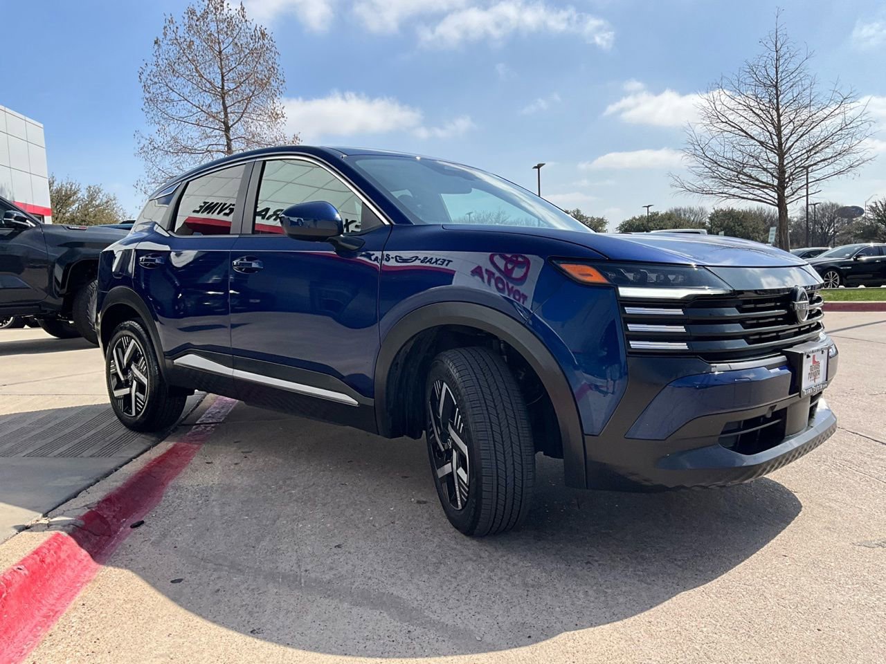 Used 2025 Nissan Kicks SV image 4