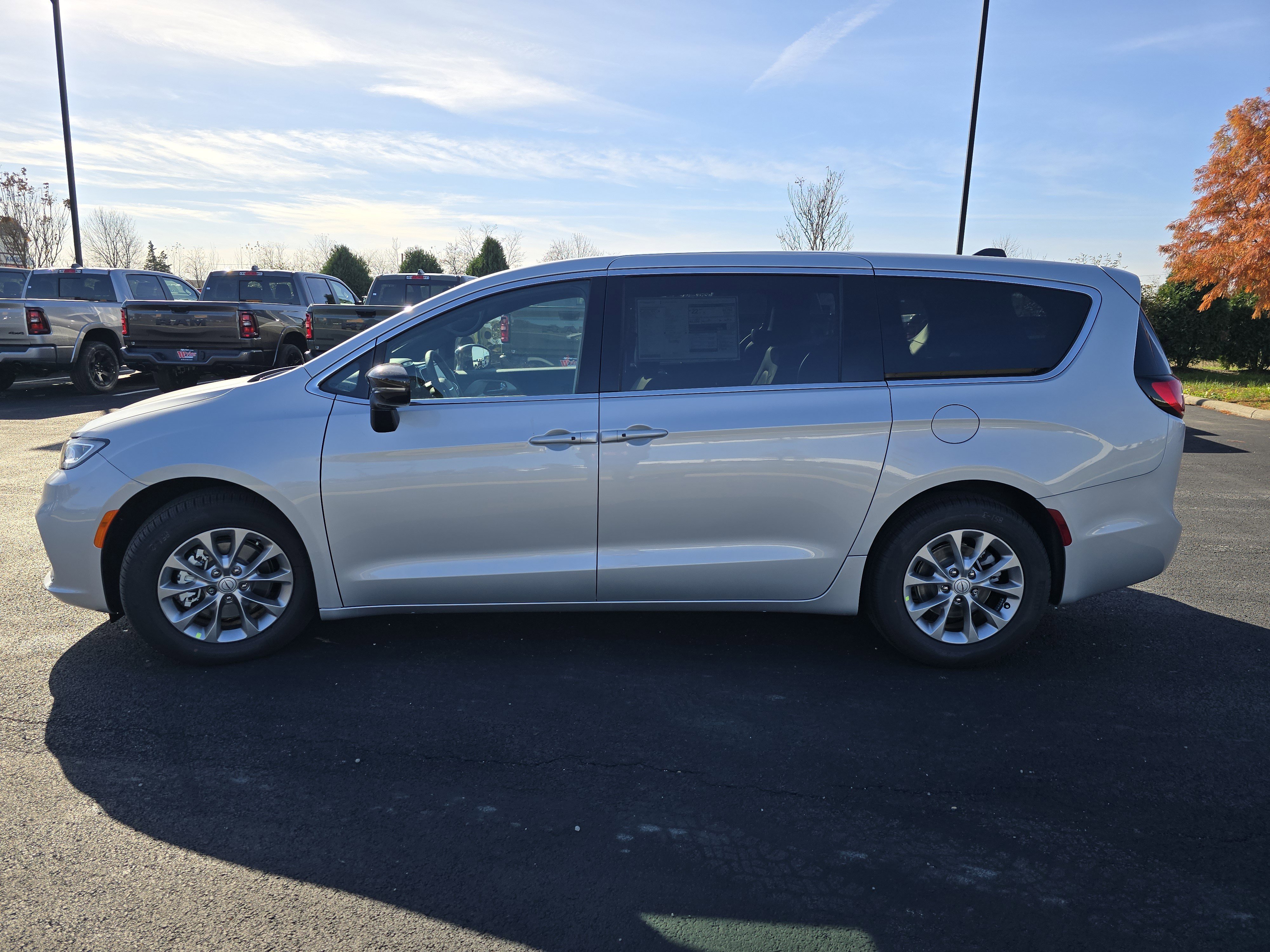 New 2026 Chrysler Pacifica Limited image 14