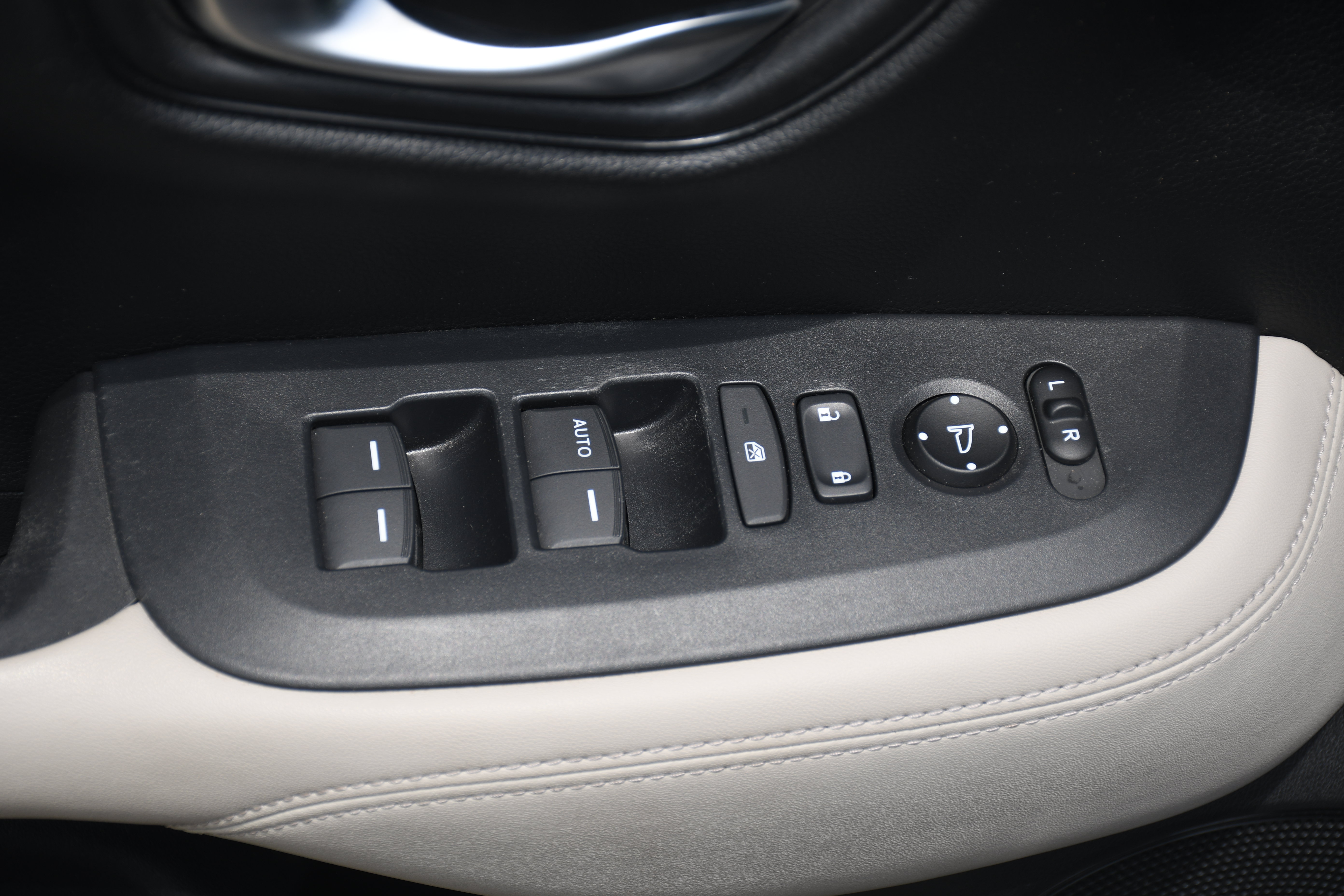 Used 2024 Honda HR-V LX image 10