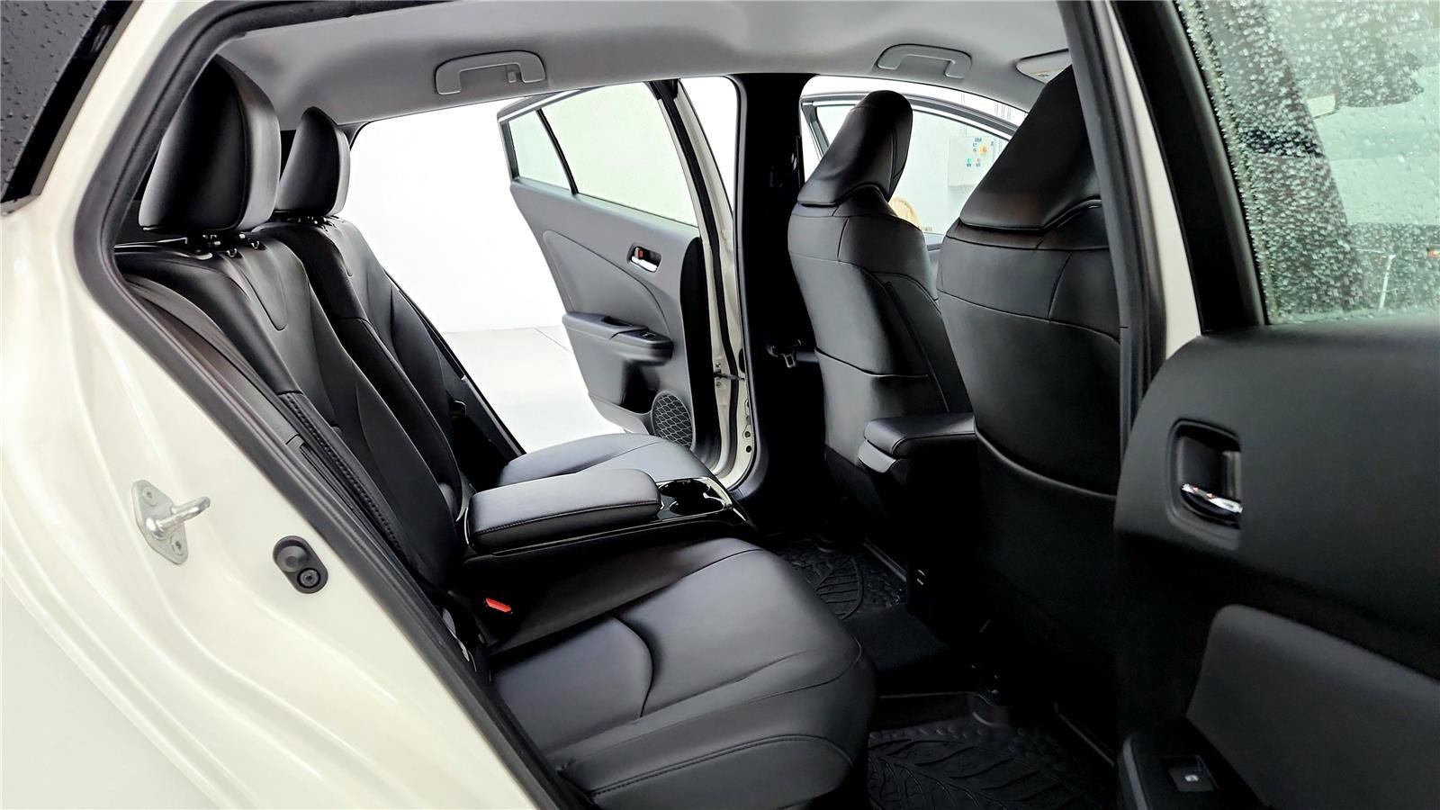 Used 2018 Toyota Prius Prime Premium image 17