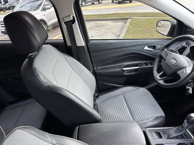 Used 2017 Ford Escape SE w/ SE Sport Appearance Package image 9