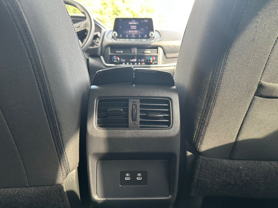 Used 2024 Nissan Rogue SV FWD image 27