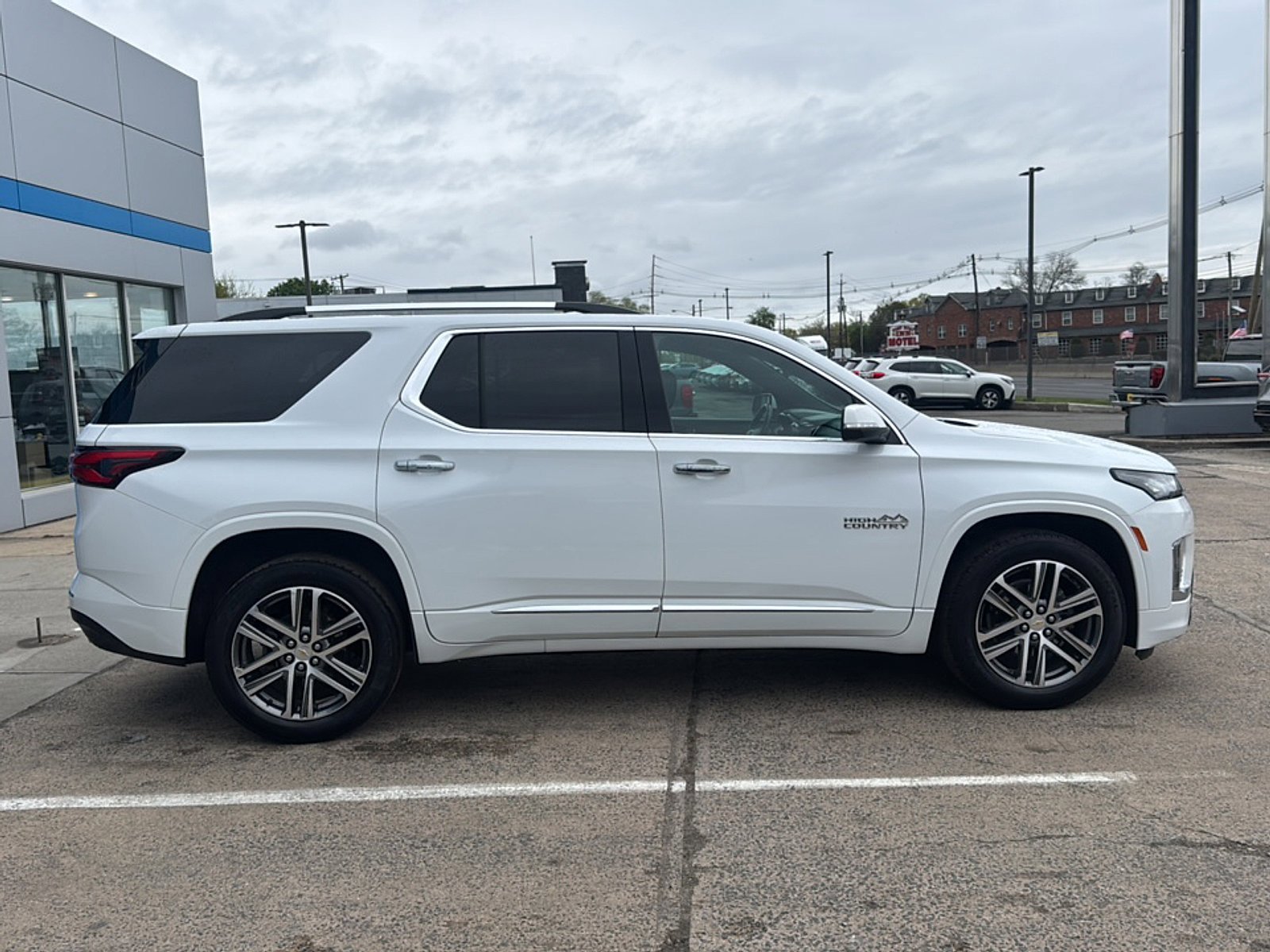 Used 2023 Chevrolet Traverse High Country FWD image 9