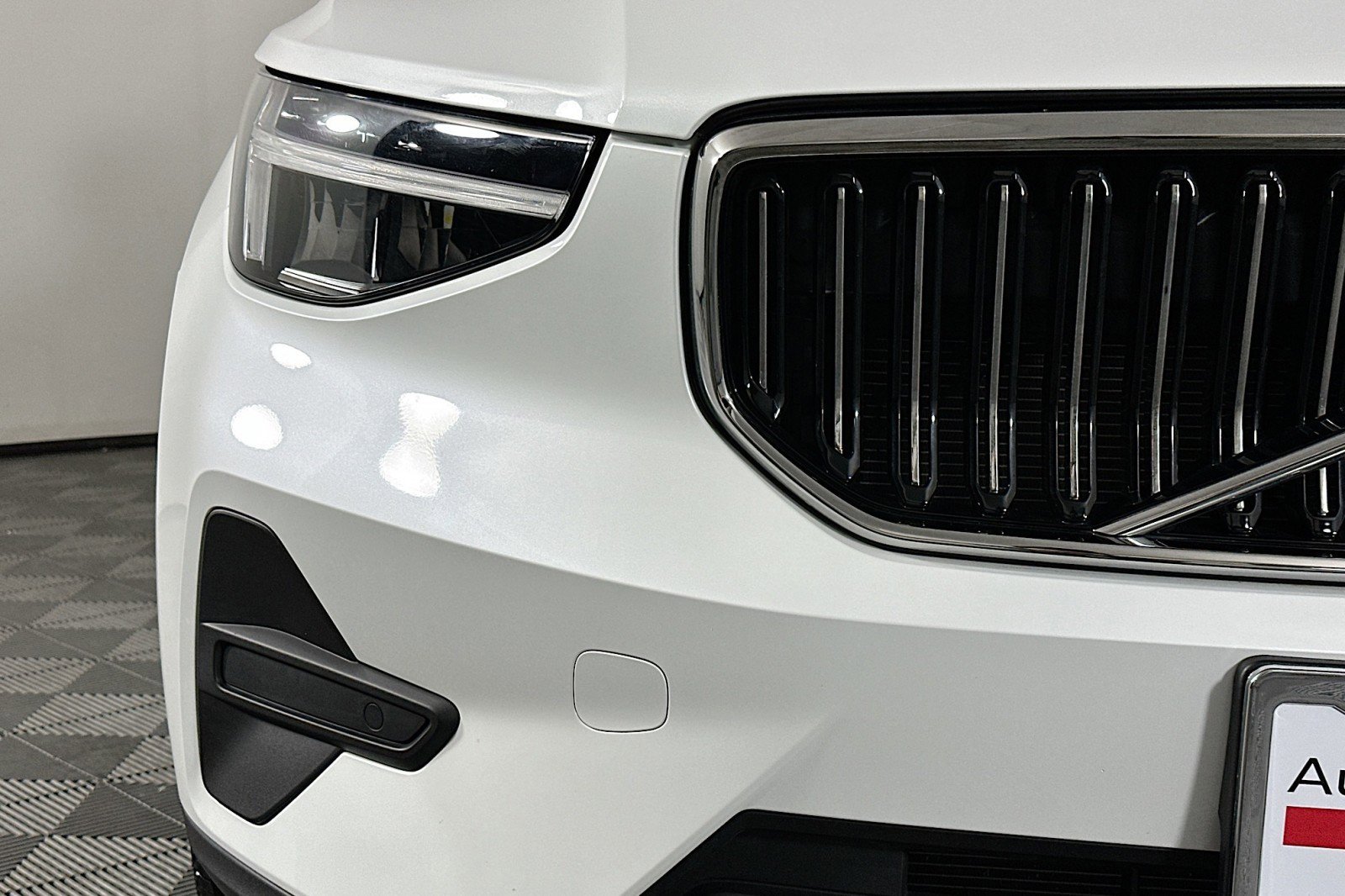 Used 2025 Volvo XC40 B5 Core image 16