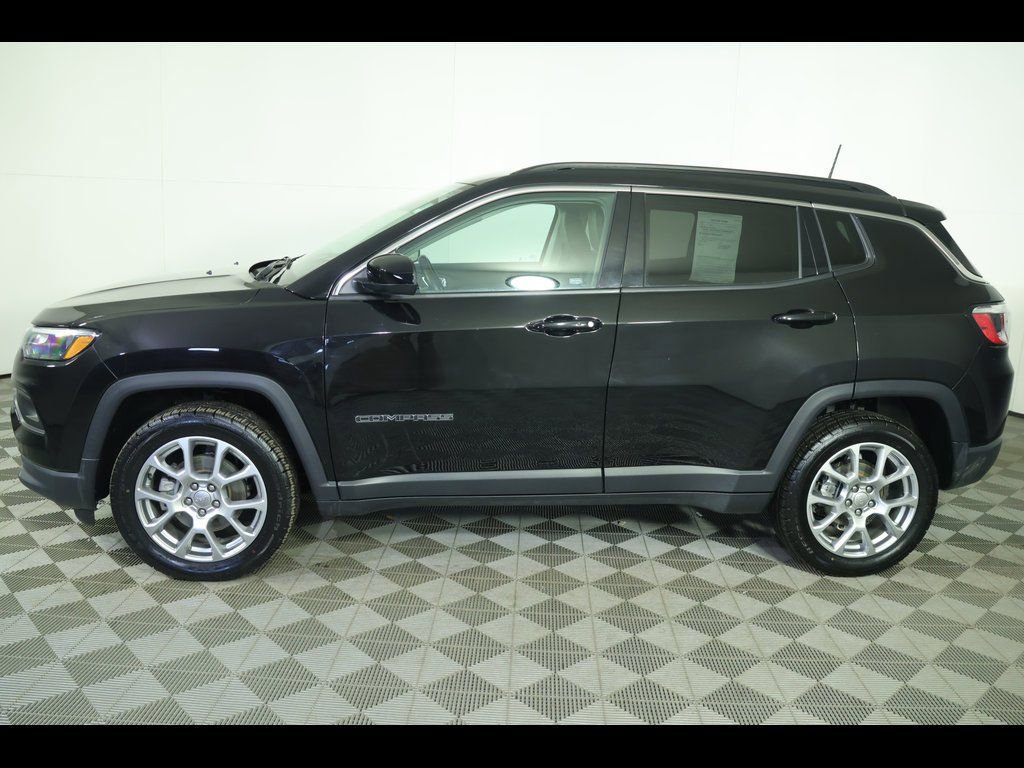 Used 2022 Jeep Compass Latitude image 2
