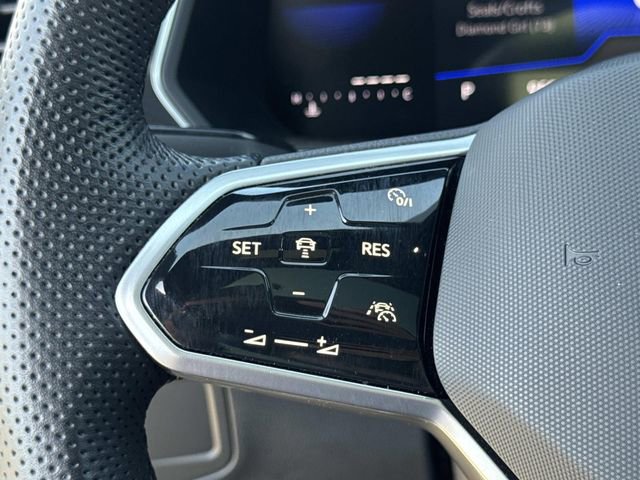 Used 2024 Volkswagen Tiguan SE R-Line image 8