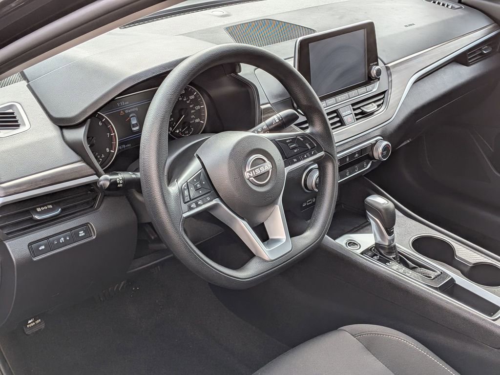 Used 2025 Nissan Altima 2.5 SV image 11