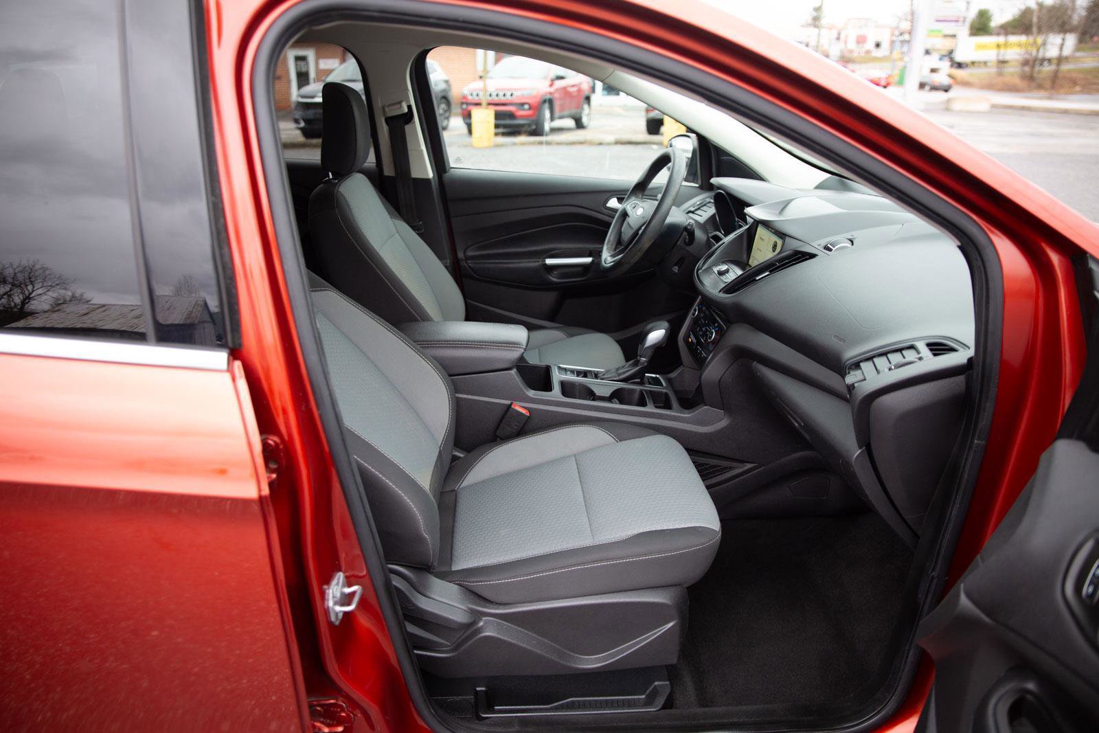 Used 2019 Ford Escape SE image 23