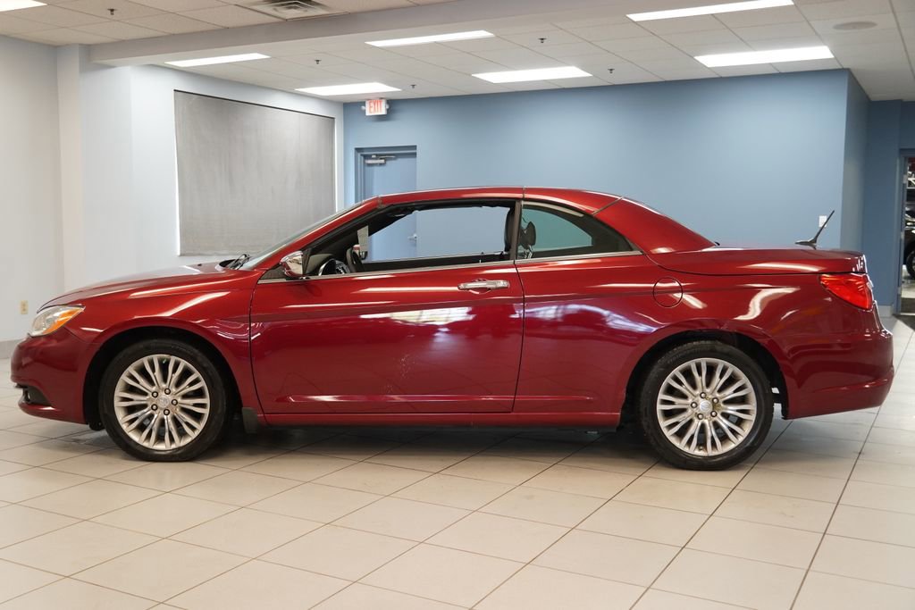 Used 2012 Chrysler 200 Limited FWD image 3